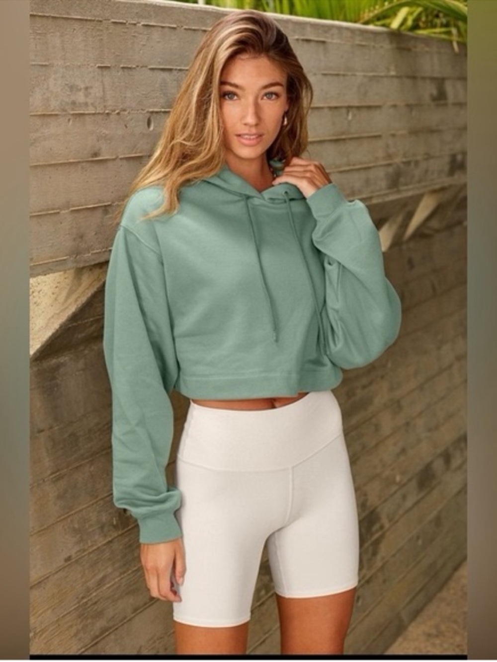 Alo Yoga Womens M Cropped Hoodie Pullover Sage Green Loungewear Soft Comfort